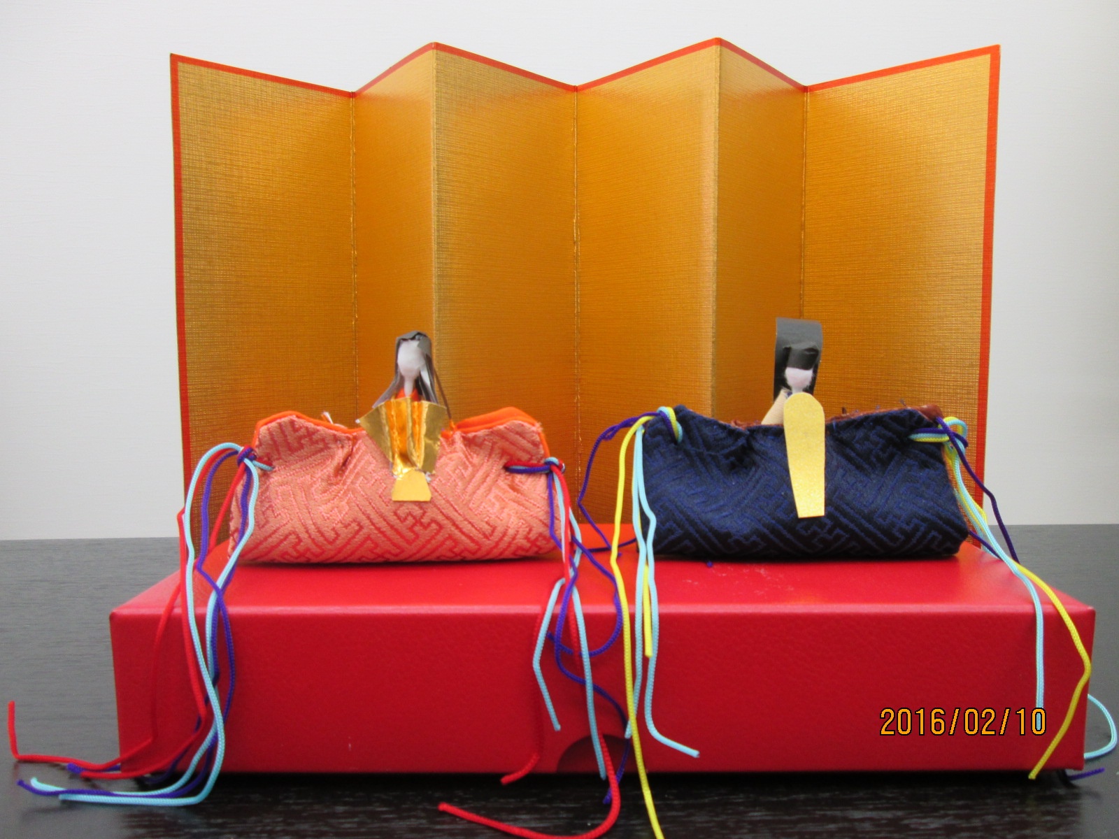 みんなで手作りのおひな様を作ったりしています。