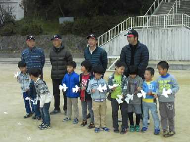 小野小学校で紙飛行機教室
