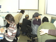 仲間と一緒にパソコンを楽しみながら認知症予防をしよう!