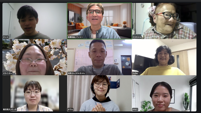 スタッフ４名と参加者５名のZOOM画面が写っています